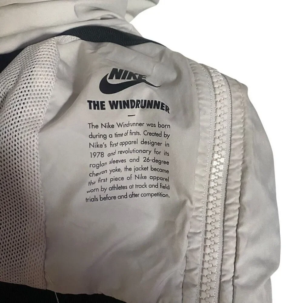 Nike The windbreaker large black light stain on back see picture